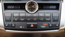 Lexus NX 200t 238KM - galeria redakcyjna - konsola środkowa