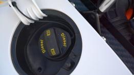 Volkswagen XL1 0.8 TDI Hybrid 69KM - galeria redakcyjna - wlew paliwa