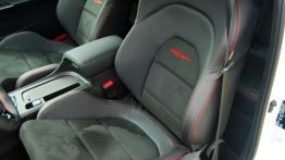 Kia pro_ceed II GT 1.6 T-GDI 204KM - galeria redakcyjna - fotel kierowcy, widok z przodu