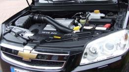 Chevrolet Captiva - galeria redakcyjna - maska otwarta