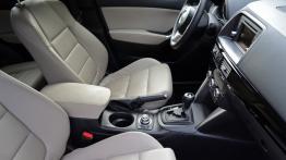 Mazda CX-5 SUV 2.2 SKYACTIV-D  175KM - galeria redakcyjna - widok ogólny wnętrza z przodu