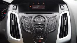 Ford Focus III Hatchback 5d 1.0 EcoBoost 125KM - galeria redakcyjna - konsola środkowa