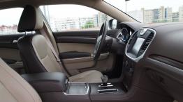 Lancia Thema II Sedan 3.6 V6 286KM - galeria redakcyjna - widok ogólny wnętrza z przodu