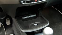 Citroen Grand C4 Picasso II e-HDi - galeria redakcyjna - gniazda multimedialne w konsoli środkowej