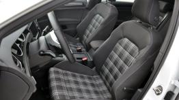 Volkswagen Golf VII GTD 5d 2.0 TDI-CR 184KM - galeria redakcyjna - widok ogólny wnętrza z przodu