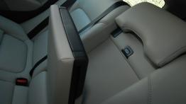 Volvo V70 III Facelifting 2.0 D4 - galeria redakcyjna - podłokietnik tylny