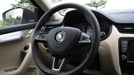Skoda Octavia III Kombi 1.8 180KM - galeria redakcyjna - kierownica