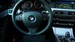 BMW Seria 5 F10-F11 Touring 520d 184KM - galeria redakcyjna - kierownica
