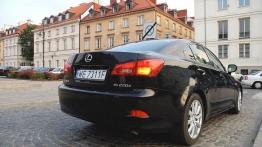 Lexus IS 220d - widok z tyłu