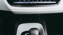 Toyota Corolla 2.0 Hybrid Dynamic Force 180 KM - galeria redakcyjna - dźwignia zmiany biegów