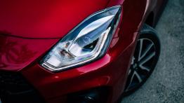 Suzuki Swift Sport 1.4 Boosterjet 140 KM - galeria redakcyjna - lewy przedni reflektor - wyłączony