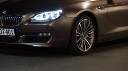 BMW Seria 6 F06 Gran Coupe 640d 313KM - galeria redakcyjna - lewy przedni reflektor - włączony