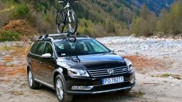 Volkswagen Passat B7 Alltrack 2.0 TDI CR DPF BlueMotion 170KM - galeria redakcyjna - widok z przodu