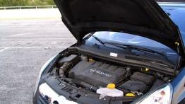 Opel Corsa D Hatchback 1.3 CDTI ECOTEC 90KM - galeria redakcyjna - maska otwarta