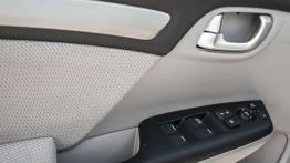 Honda Civic IX Sedan 1.8 i-VTEC 142KM - galeria redakcyjna - drzwi kierowcy od wewnątrz