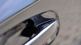 Toyota Avensis III Sedan Facelifting 2.2 D-CAT 177KM - galeria redakcyjna - klamka przód