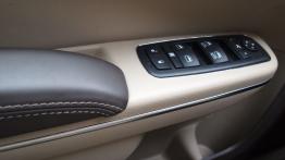 Lancia Thema II Sedan 3.6 V6 286KM - galeria redakcyjna - sterowanie w drzwiach