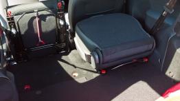 Renault Twingo II Hatchback 3d Facelifting 1.2 16V 75KM - galeria redakcyjna - tylna kanapa złożona,