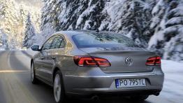 Volkswagen CC - galeria redakcyjna - tył - reflektory włączone