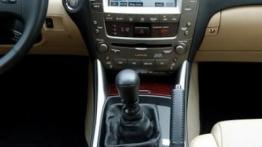 Lexus IS 220d - konsola środkowa