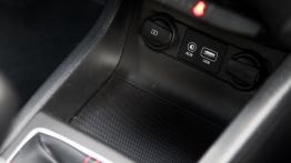 Hyundai i20 1.2 MPI 84 KM - galeria redakcyjna - widok ogólny wn?trza z przodu