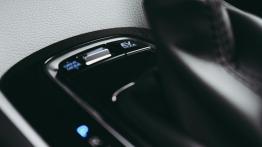 Toyota Corolla 2.0 Hybrid Dynamic Force 180 KM - galeria redakcyjna - dźwignia zmiany biegów