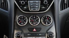 Hyundai Genesis Coupe Facelifting 3.8 V6 347KM - galeria redakcyjna - konsola środkowa