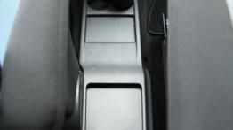 Peugeot Partner II Tepee Facelifting 1.6 HDi 92KM - galeria redakcyjna - tunel środkowy między fotel