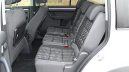 Volkswagen Cross Touran 2.0 TDI 177KM - galeria redakcyjna - tylna kanapa