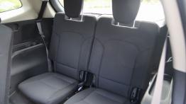 Kia Carens IV - galeria redakcyjna - fotele trzeciego rzędu rozłożone - widok z kabiny