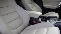 Mazda CX-5 SUV 2.2 SKYACTIV-D  175KM - galeria redakcyjna - widok ogólny wnętrza z przodu