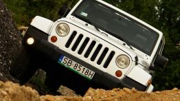 Jeep Wrangler III Unlimited Facelifting 2.8 DOHC I-4 Turbo CRD 200KM - galeria redakcyjna 2 - widok 