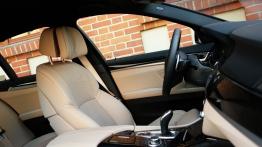 BMW Seria 5 F10-F11 Limuzyna M550d xDrive 381KM - galeria redakcyjna - widok ogólny wnętrza z przodu