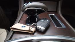 Lancia Thema II Sedan 3.6 V6 286KM - galeria redakcyjna - skrzynia biegów