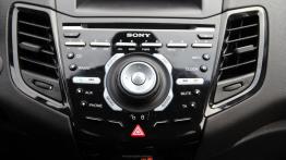 Ford Fiesta VII 5d Facelifting 1.0 EcoBoost 100KM - galeria redakcyjna - konsola środkowa