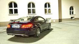 Mercedes E 400 Coupe Facelifting - galeria redakcyjna - widok z tyłu