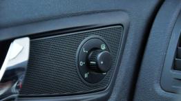 Skoda Octavia RS wewnątrz - panel sterowania lusterkami