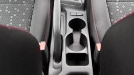 Hyundai i20 1.2 MPI 84 KM - galeria redakcyjna - widok ogólny wn?trza z przodu