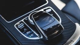 Mercedes Klasa C 200 1.5 184 KM - galeria redakcyjna - widok ogólny wnętrza z przodu