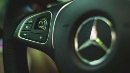 Mercedes-Benz Klasa E 220d (2016) - galeria redakcyjna - sterowanie w kierownicy