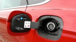 Ford Mondeo V - galeria redakcyjna - wlew paliwa