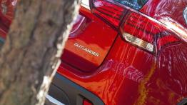 Mitsubishi Outlander Facelifting (2016) - galeria redakcyjna - prawy tylny reflektor - wyłączony