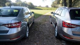Skoda Superb Limousine vs Combi - galeria redakcyjna - widok z tyłu
