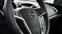 Opel Astra J Sedan 1.7 CDTI ECOTEC 130KM - galeria redakcyjna - kierownica