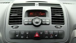 Mercedes Viano Van Facelifting 2.2 CDI 165KM - galeria redakcyjna - konsola środkowa