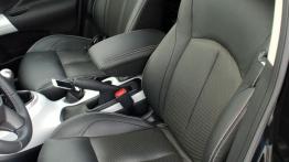 Nissan Juke SUV 1.6i 117KM - galeria redakcyjna - widok ogólny wnętrza z przodu