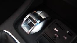 Alfa Romeo Giulietta 1.4 TB 170KM - galeria redakcyjna - przełącznik do sterowania trybami jazdy