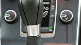 Volvo V60 Kombi 2.0 D3 163KM - galeria redakcyjna - skrzynia biegów