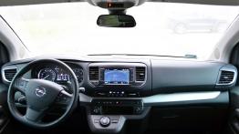 Opel Zafira Life 2.0 Diesel 177 KM - galeria redakcyjna - widok ogólny wn?trza z przodu