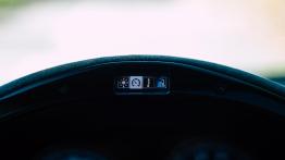 BMW M2 370 KM - galeria redakcyjna - inny element panelu przedniego